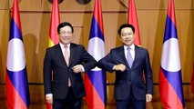 Phó Thủ tướng, Bộ trưởng Ngoại giao Phạm Bình Minh và Bộ trưởng Ngoại giao Lào Saleumsay Kommasith.