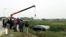 Tin giao thông đến sáng 20/12: Ô tô tông cột mốc lao xuống ruộng, tài xế tử vong