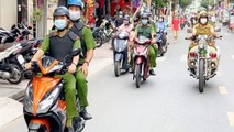 Lực lượng Công an TPHCM tuần tra trấn áp tội phạm.