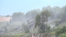Khói bụi từ một mỏ khai thác đá.