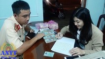 Chị Huyền được trả lại số tiền bỏ quên trên xe khách.