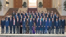 Các đại biểu dự chương trình gặp mặt.