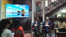 Đại sứ Antonio Alessandro chia sẻ về ý tưởng trưng bày. (Ảnh: Minh Thu/Vietnam+).