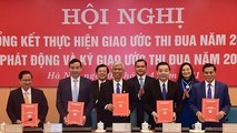 Đại diện lãnh đạo 5 thành phố trực thuộc Trung ương ký kết giao ước thi đua năm 2021.