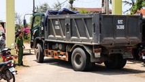 Tin giao thông đến sáng 20/4: Xe tải lùi bất cẩn khiến 2 học sinh tử vong; đi bộ qua đường, người phụ nữ bị xe máy tông thiệt mạng
