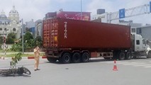 Tin giao thông đến sáng 4/5: Tránh ổ gà, người đàn ông bị xe tải tông tử vong; tông dải phân cách, 2 nam thanh niên thiệt mạng