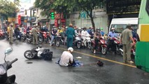 Người cha ôm thi thể con gào khóc khiến nhiều người xót xa.