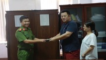 Công an tỉnh TT- Huế trao trả lại tài sản cho ông Hidenori Ushio - du khách người Nhật Bản