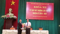 Ông Hoàng Hải Minh (bên trái) giữ chức danh Chủ tịch UBND TP. Huế, khóa XII nhiệm kỳ 2016-2021 (ảnh Thanh Hương)