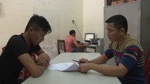 Trần Văn Thái (áo đen) khai nhận tại cơ quan Công an