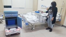 Robot này trở thành một nhân viên y tế đặc biệt thay thế nhân viên y tế trong công đoạn đưa thức ăn, thuốc men, nhu yếu phẩm...(ảnh BV)