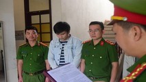 Cơ quan Cảnh sát điều tra Công an tỉnh TT- Huế đọc lệnh bắt tạm giam đối tượng Trương Hoàng Dương