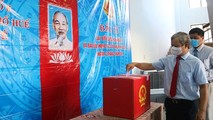 Bí thư Tỉnh ủy tỉnh Thừa Thiên Huế Lê Trường Lưu bỏ phiếu tại khu vực bầu cử số 6 (phường Vỹ Dạ, TP Huế).