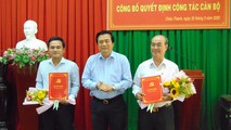 Lãnh đạo tỉnh trao quyết định cho đồng chí Trương Văn Biết (bìa phải) và Võ Thanh Phong (bìa trái).