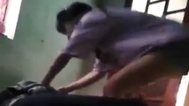 Nhóm thanh thiếu niên hành hung và nhục mạ T. Ảnh cắt từ clip.