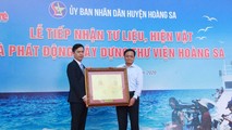 Lễ tiếp nhận tư liệu, hiện vật và phát động xây dựng Thư viện Hoàng Sa