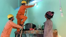 Chi đoàn Điện lực Sơn Hà triển khia chỉnh trang thiết bị điện cho Nhà tình nghĩa