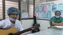 Bác sĩ Nguyễn Quý Thiện đàn hát Đà Nẵng ngày bão giông