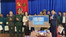 Trưởng Ban dân vận Trung ương Trương Thị Mai và đoàn công tác thăm, tặng quà tại Trà Leng Quảng Nam