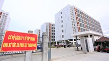 Khu ký túc xá này có 5 block nhà, trước đó được dùng làm nơi cách ly cho các F1 của các bệnh nhân COVID-19. Hiện, các F1 đã được di chuyển, toà nhà này đã được khử khuẩn và làm sạch.