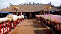 Các Ông Voi được xếp thành 2 hàng để chuẩn bị chầu Đình.