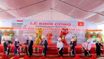 Đại biểu thực hiện nghi thức khởi công bệnh viện Ung bướu lớn nhất ĐBSCL.