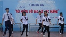 Bạo lực học đường: Do ai và vì ai?