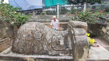 Cổ mộ có hình trâu nằm ngủ.