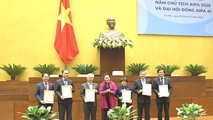 Chủ tịch Quốc hội trao Thư khen các tập thể, cá nhân có thành tích trong phục vụ tổ chức AIPA 41.