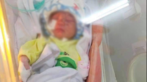 Tình trạng bé sơ sinh bị bỏ rơi giữa khe tường: Trên người nhiều vết thương, không phải thở máy