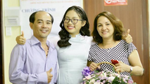 Phương Mỹ Chi chia sẻ hành trình cùng gia đình điều trị COVID-19; Việt Hương bàn giao chiếc xe cứu thương từ thiện thứ 5