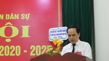 Đồng chí Phạm Quốc Nam - Bí thư Đảng ủy, Cục trưởng Cục Thi hành án dân sự tỉnh Nghệ An trình bày báo cáo tại Đại hội
