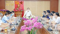 Giám đốc Sở Y tế Nghệ An Dương Đình Chỉnh tại cuộc họp ứng phó với tình hình dịch bệnh.