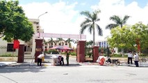 3 người thương vong do bị điện giật khi căng pano trước cổng trụ sở huyện ủy
