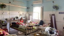 Ăn cơm hộp 10.000 đồng/suất, gần 200 công nhân nhập viện