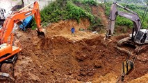 Làm việc không kể ngày đêm, hơn 150 công nhân, kỹ sư, 3 máy xúc, 2 máy ép cừ… đã khắc phục đường ống bị vỡ sau một ngày phát hiện. (ảnh: Trần Kháng)
