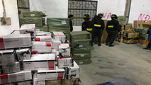 Các đơn vị nghiệp vụ của Bộ Công an kiểm tra kho hàng lậu.