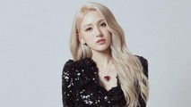 Sắc vóc tuổi 20 của "bông hồng lai" xứ Hàn - Jeon Somi.