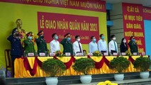 Trang trọng lễ giao nhận quân diễn ra tại huyện Lệ Thủy, tỉnh Quảng Bình. Ảnh: Ngọc Mai