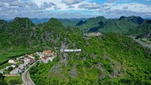 Cửa ngõ vào Di sản thiên nhiên thế giới - VQG Phong Nha - Kẻ Bàng. Ảnh: Nguyễn Văn Úy.