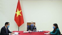 Thủ tướng Nguyễn Xuân Phúc điện đàm với Tổng thống Hàn Quốc Moon Jae-in - Ảnh: VGP