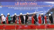 Bí thư Thành ủy Hà Nội Vương Đình Huệ với các đại biểu thực hiện nghi thức khởi công Nhà thi đấu đa năng thuộc Dự án khu cây xanh thể dục thể thao. (Ảnh: Văn Điệp/TTXVN)
