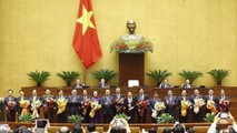 Chủ tịch nước Nguyễn Xuân Phúc, Thủ tướng Chính phủ Phạm Minh Chính, Chủ tịch Quốc hội Vương Đình Huệ chúc mừng các tân Phó Thủ tướng Chính phủ, Bộ trưởng và thành viên Chính phủ tại kỳ họp thứ 11 Quốc hội khoá XIV.