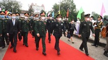 Bộ trưởng Bộ Quốc phòng Trung Quốc Ngụy Phượng Hòa chủ trì Lễ đón Bộ trưởng Bộ Quốc phòng Việt Nam Phan Văn Giang. Ảnh: QĐND