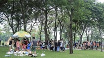 Hà Nội tạm dừng các hoạt động thể dục, thể thao, các sự kiện tập trung đông người tại khu vực công cộng, vườn hoa công viên. Ảnh: Dân Việt