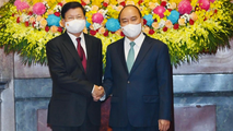Chủ tịch nước Nguyễn Xuân Phúc và Tổng Bí thư, Chủ tịch nước Lào Thongloun Sisoulith - Ảnh: VGP/Nhật Bắc