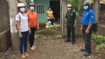 Sóc Trăng tặng quà cho các hộ gia đình Khmer đặc biệt khó khăn đang giãn cách xã hội