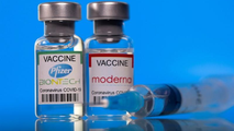 EMA đang nghiên cứu về các biểu hiện có thể là phản ứng phụ sau tiêm vaccine mRNA chống COVID-19. Ảnh: Reuters