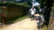 Người dân chỉ vị trí mà ông Lâm bán đường thôn cho gia đình bà Kính.