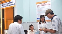 Người dân nộp phạt và nhận lại giấy tờ qua Bưu điện tại huyện Bình Chánh, tp.HCM.